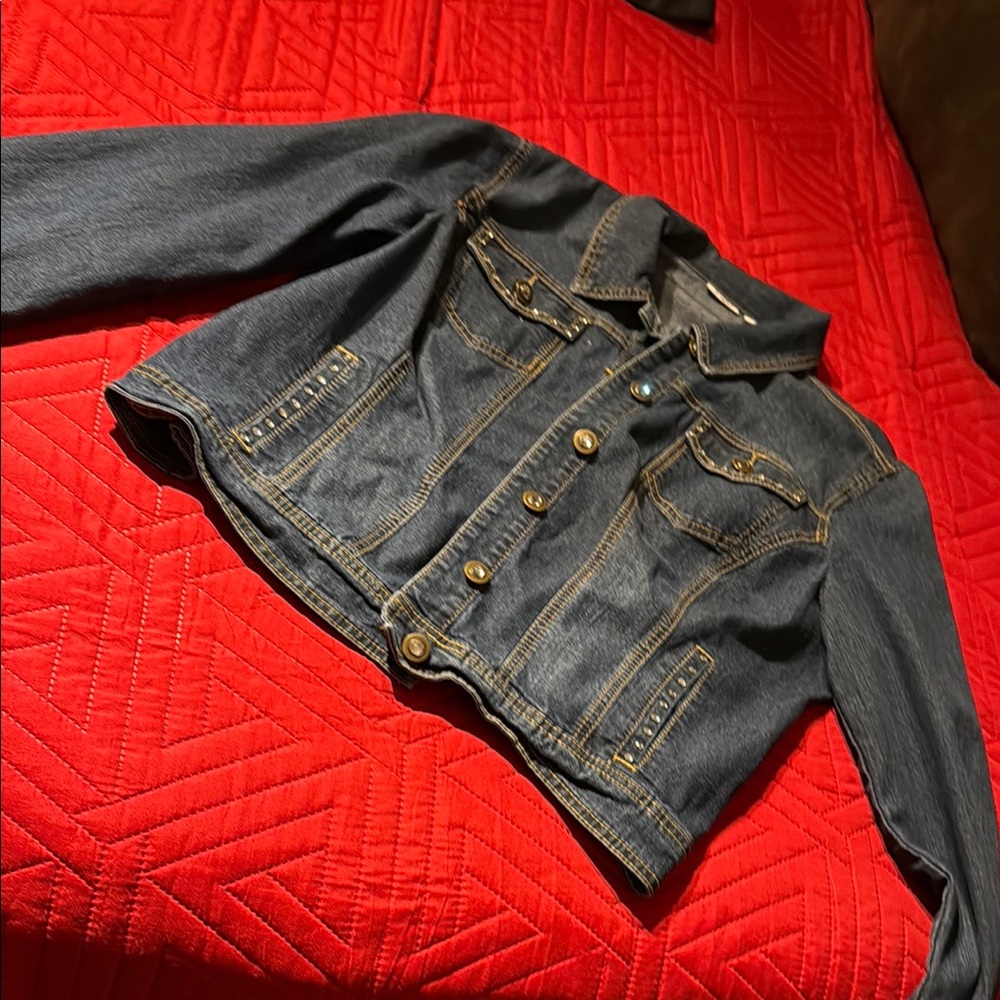 Chic Dark Blue Denim Jacket with Gold Buttons